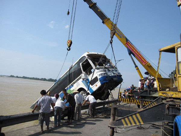 Tìm thấy 15 thi thể nạn nhân