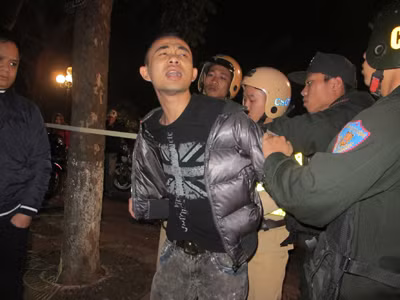 Chống đối và lạm quyền