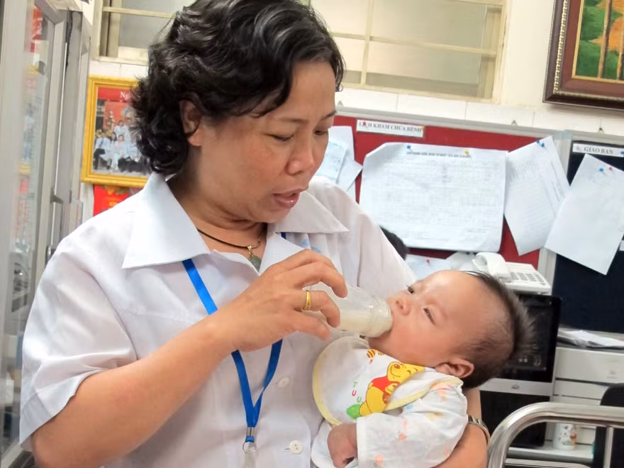 Cứu sống trẻ sơ sinh bị mù do bệnh lậu