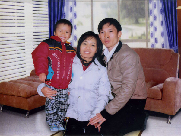 Chị Phương hạnh phúc bên chồng và con