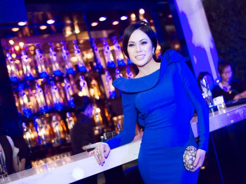 Victoria Phương Nguyễn lộng lẫy dự tiệc đầu năm
