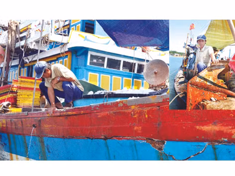 Từ Hoàng Sa trở về: Tàu cá Việt bị đâm tơi tả