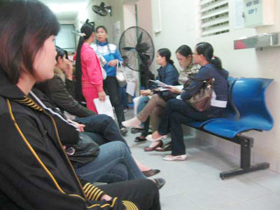 Phụ nữ vô sinh vì suy buồng trứng ngày càng nhiều, trong khi đó người hiến không có nên họ phải tự đi tìm người cho trứng