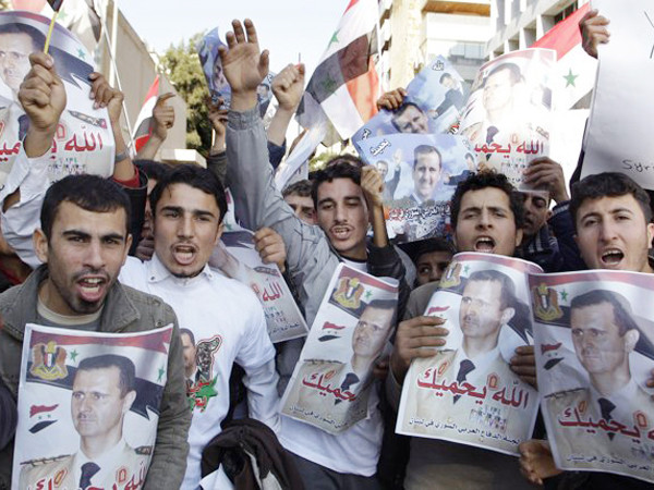 Biểu tình trước Đại sứ quán Nga ở Libăng để bày tỏ cám ơn Nga đã ủng hộ chính phủ của Tổng thống Assad Ảnh: AP