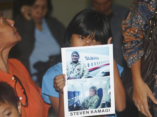 Tìm thấy 12 thi thể trong vụ rơi máy bay Nga