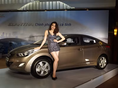 Hyundai Elantra xuất trận 'đối đầu' Toyota Altis