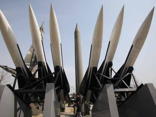 Hàn Quốc: Tên lửa Triều Tiên đã lên bệ phóng