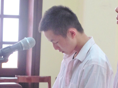 Đường dây mua trinh: Yêu nhầm 'má mì' nhí