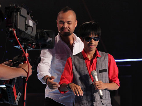 The Voice: Hà Văn Đông làm khán giả phát khóc