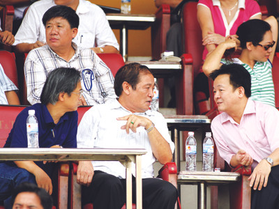 Kiến nghị VFF hoãn V.League