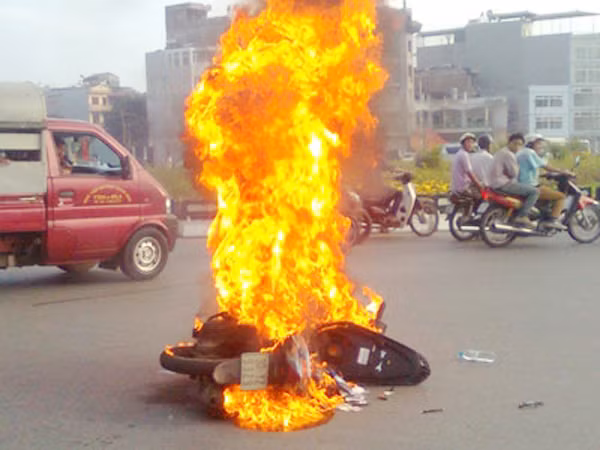 Các vụ cháy xe cơ giới vẫn tiếp tục diễn ra trên cả nước