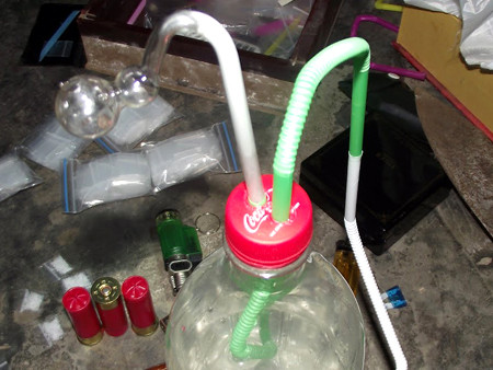 Đình chỉ công tác đối với thẩm phán dùng ma túy