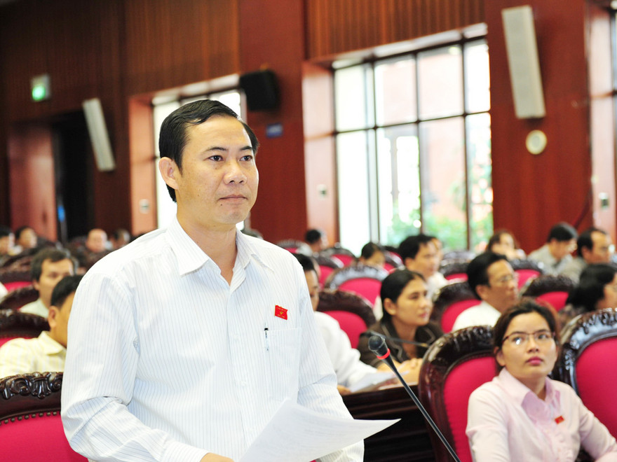 ĐB Nguyễn Thái Học ( Phú Yên) phát biểu ý kiến. Ảnh Hồng Vĩnh