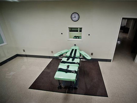 Quái chiêu trốn án của tử tù bị tiêm thuốc độc