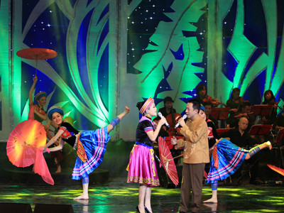 Khi Anh Thơ không ngại hát nhạc ngoại