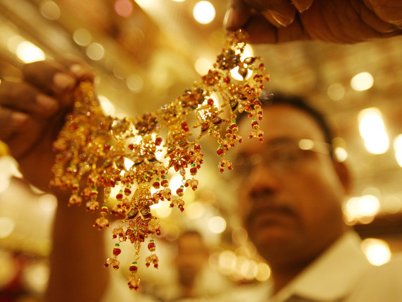 Vàng vùng vẫy tăng trên 45 triệu đồng/lượng