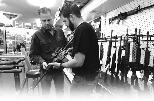 Mọi trường học Mỹ sẽ có cảnh sát vũ trang?