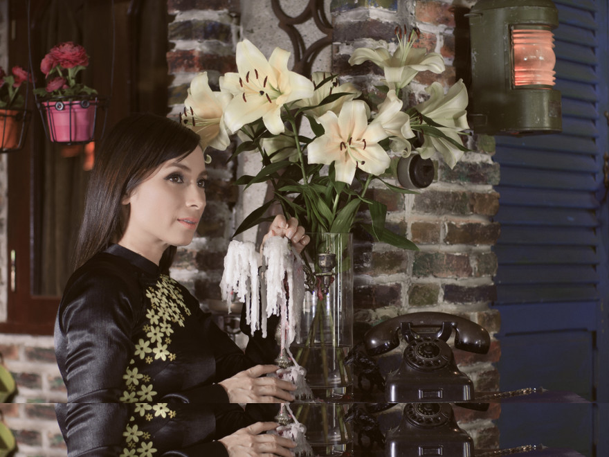 Phi Nhung đẹp như thiếu nữ trong tranh