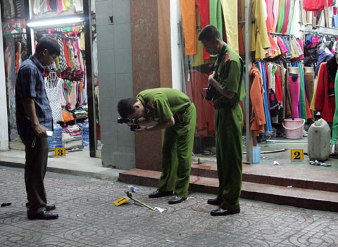 Hỗn chiến đẫm máu trong shop thời trang