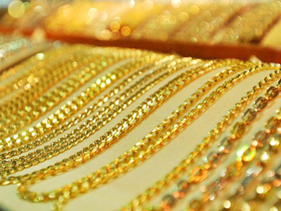 Giá vàng tiếp tục giảm mạnh