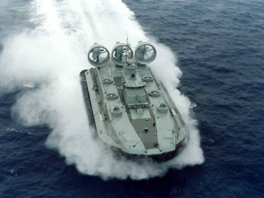 Tàu đổ bộ 'Bò rừng' Trung Quốc nguy hiểm thế nào?