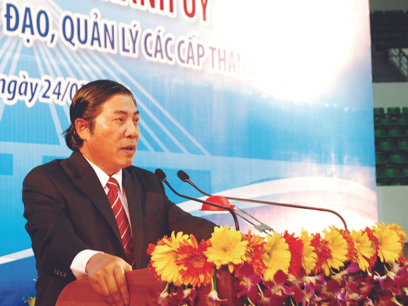 Bí thư Thành ủy Đà Nẵng Nguyễn Bá Thanh tại cuộc đối thoại. Ảnh: Nam Cường