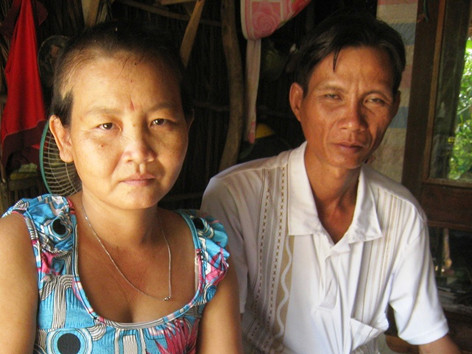 Hỗ trợ hay “mua” sự im lặng?