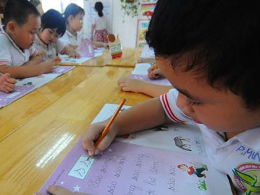 Lắm kiểu nhồi trẻ