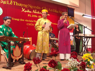 Hội từ thiện Măng Non tại Đức hướng về quê nhà