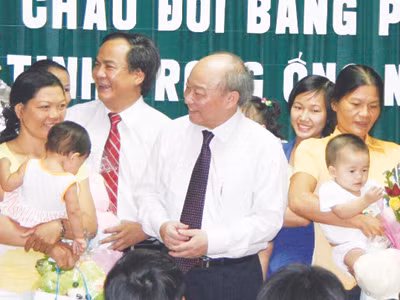 Em bé thứ 100 ra đời bằng thụ tinh trong ống nghiệm