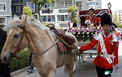 'Phát sốt' với mốt đám cưới Hoàng gia Anh