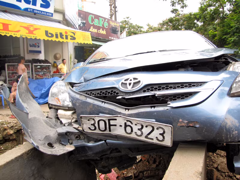 'Xe điên' đâm liên hoàn trên phố Thái Hà