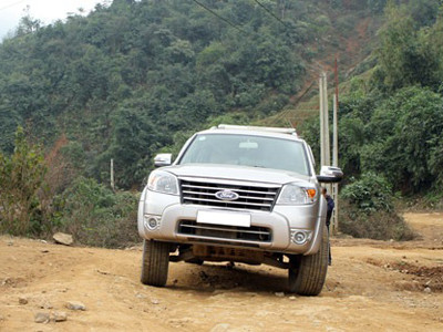 Thói quen cần tránh khi lái xe qua đèo