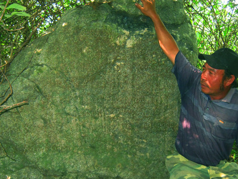 Bí ẩn bia đá cổ