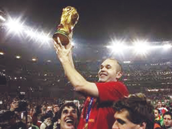 UEFA chi thưởng 'khủng'