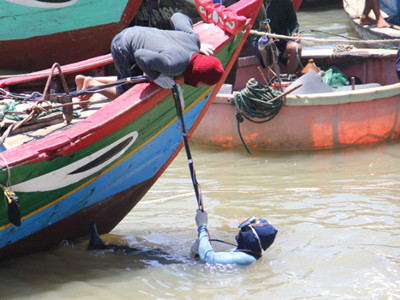 Sùng sục lùng mua cổ vật trong đêm