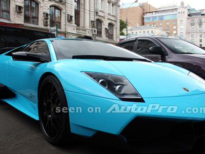 Siêu xe màu xanh Trung Đông của Rapper người Nga