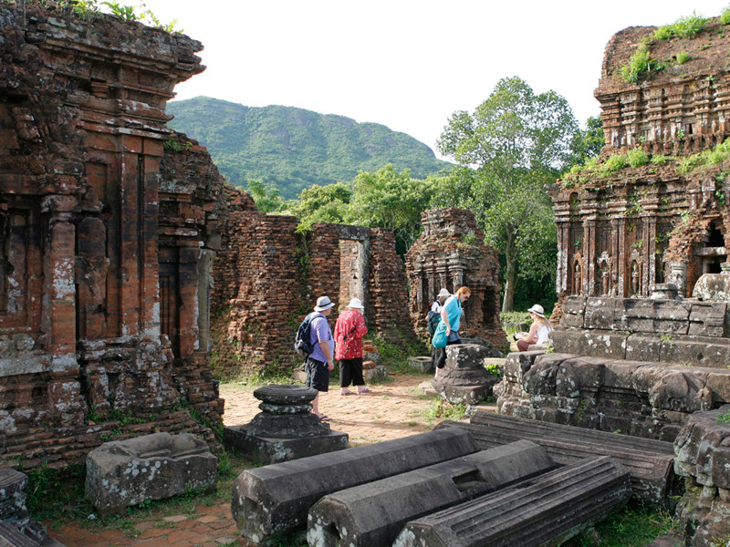 Di sản Thế giới Mỹ Sơn nằm trong dự án Phát triển du lịch bền vững của UNESCO. Ảnh: Hồng Vĩnh