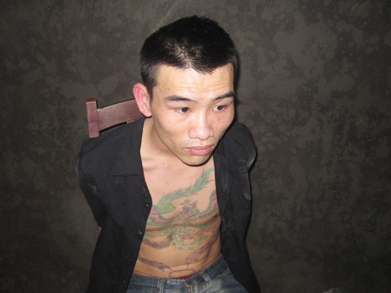 Bắt đối tượng mang lựu đạn đi bảo vệ sới bạc