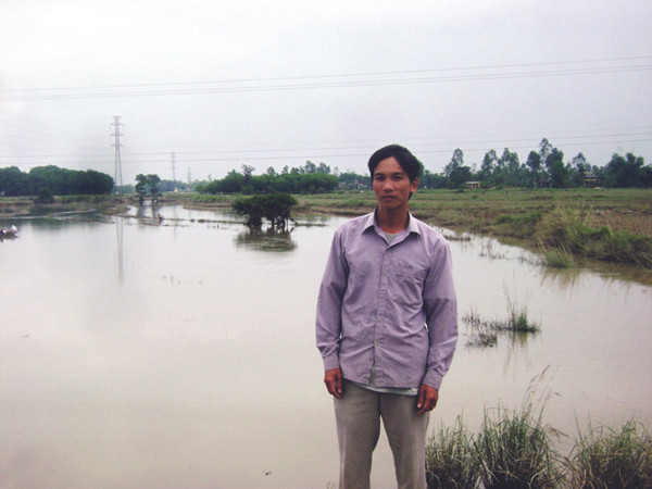 Cứu 2 nữ sinh trong lũ