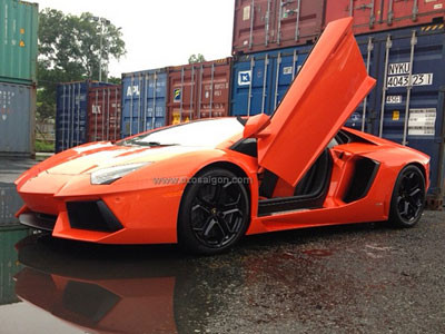 Siêu bò Aventador thứ 2 xuất hiện tại Việt Nam