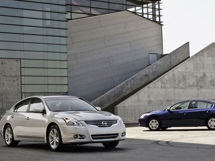 Nissan Altima 2012 có giá từ 20.410 USD