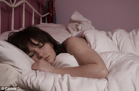 Ngủ nướng trốn học sẽ bị cảnh sát lôi tới trường