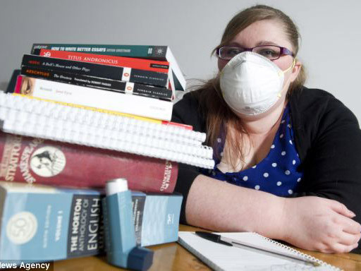 Một nữ sinh viên có thể chết vì dị ứng bụi