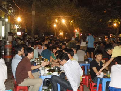 Bợm nhậu đánh tím mặt, cắn sứt tai cảnh sát