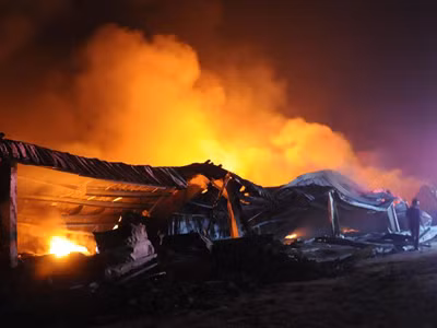 ẢNH hiện trường: Biển lửa bao trùm nhà máy Diana Bắc Ninh