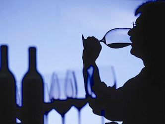 Luật sư và bác sỹ uống rượu nhiều nhất