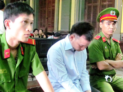 Rưới xăng đốt xác nhân tình vì sợ... vợ