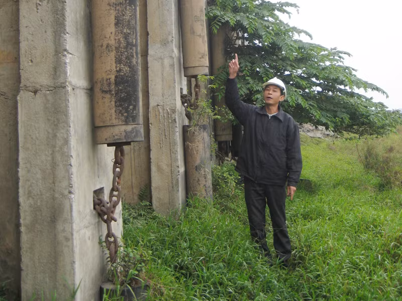 Nhiều cảng sông đắp chiếu