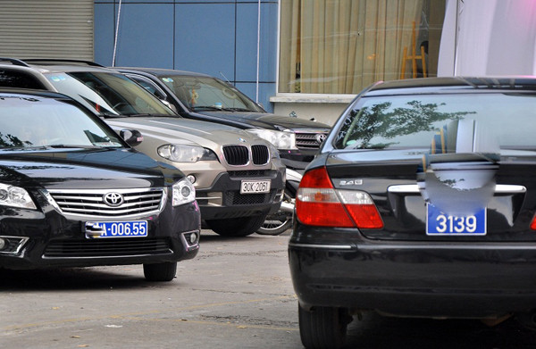 Xe công "rồng rắn" tới dự đám cưới tại Cung văn hóa Hữu nghị Việt Xô (29/9)